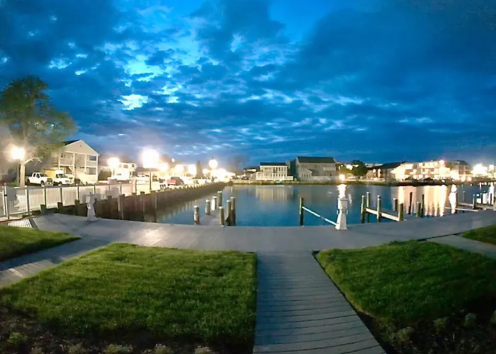 Bayfront | Walk To & Boardwalk | King Bed