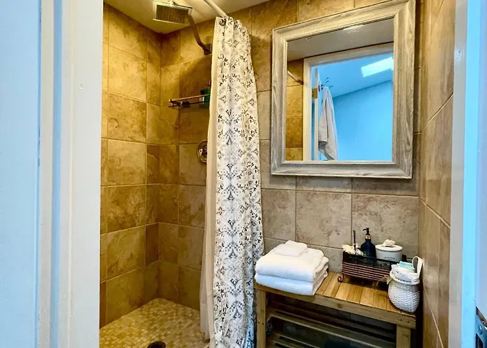 Bayfront | Walk To & Boardwalk | King Bed Holiday home *
