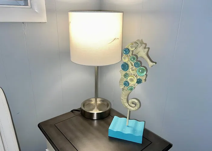 Bayfront | Walk To & Boardwalk | King Bed Holiday home Ocean City