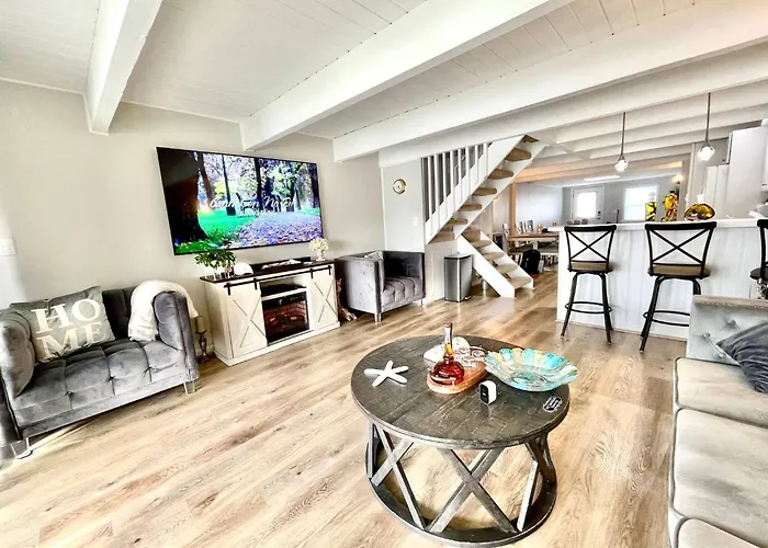 Holiday home Bayfront | Walk To & Boardwalk | King Bed