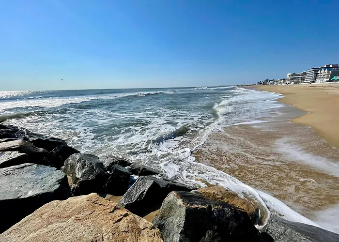 Holiday home Bayfront | Walk To & Boardwalk | King Bed