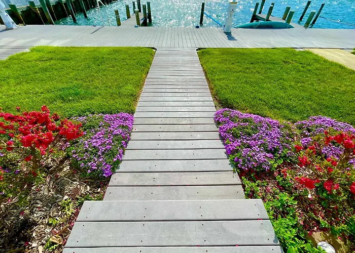 Bayfront | Walk To & Boardwalk | King Bed