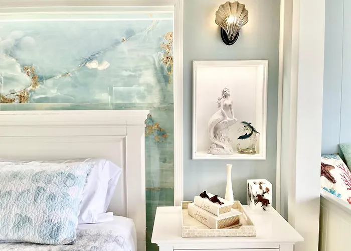 Bayfront | Walk To & Boardwalk | King Bed
