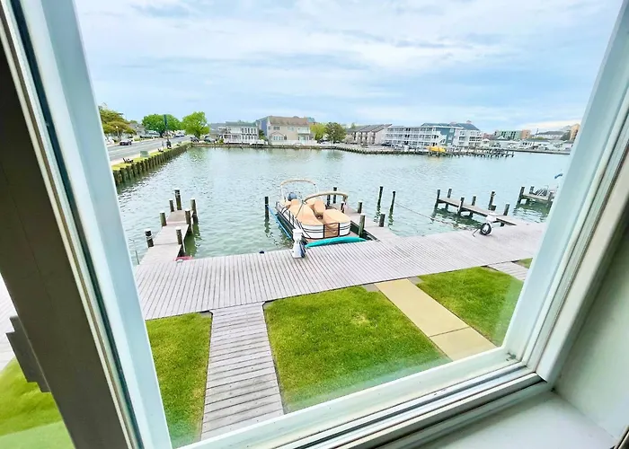 Bayfront | Walk To & Boardwalk | King Bed Holiday home *