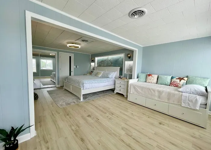Bayfront | Walk To & Boardwalk | King Bed * Ocean City