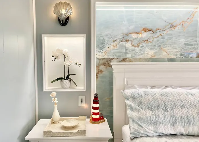 Bayfront | Walk To & Boardwalk | King Bed Holiday home Ocean City