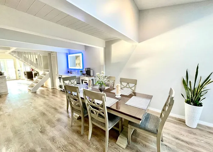Bayfront | Walk To & Boardwalk | King Bed Holiday home