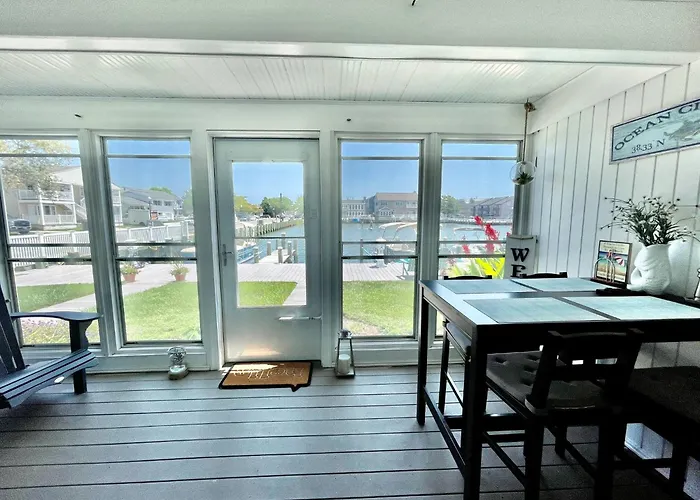 Bayfront | Walk To & Boardwalk | King Bed *