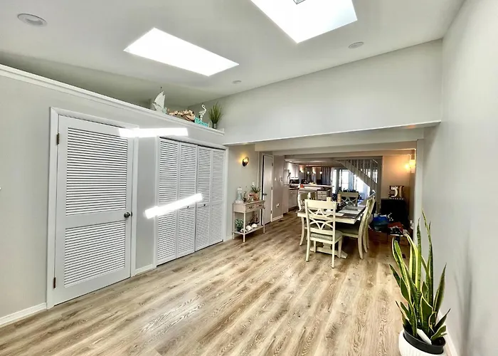 Bayfront | Walk To & Boardwalk | King Bed