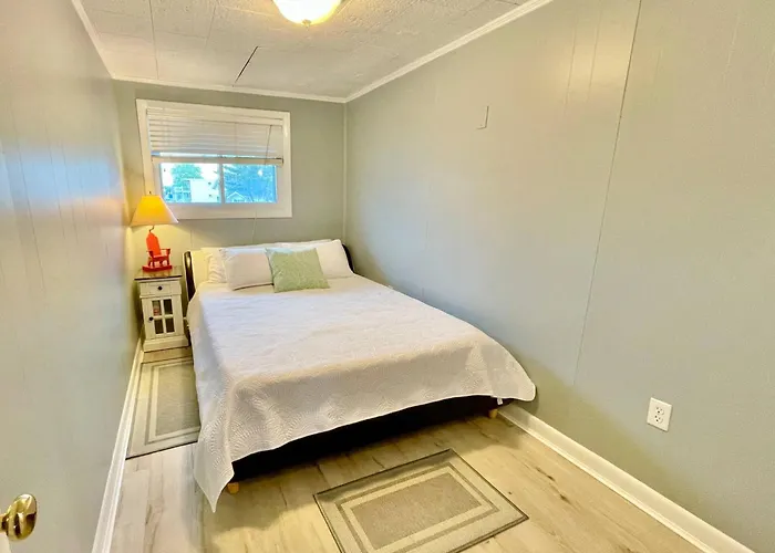 Bayfront | Walk To & Boardwalk | King Bed Holiday home *
